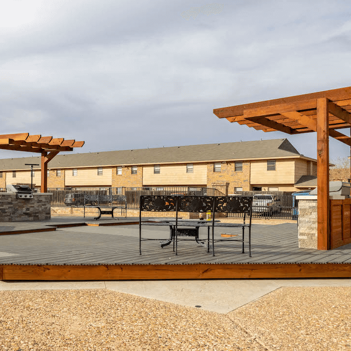 TPTX-1 beautiful outdoor grilling area at apartment community in Lubbock